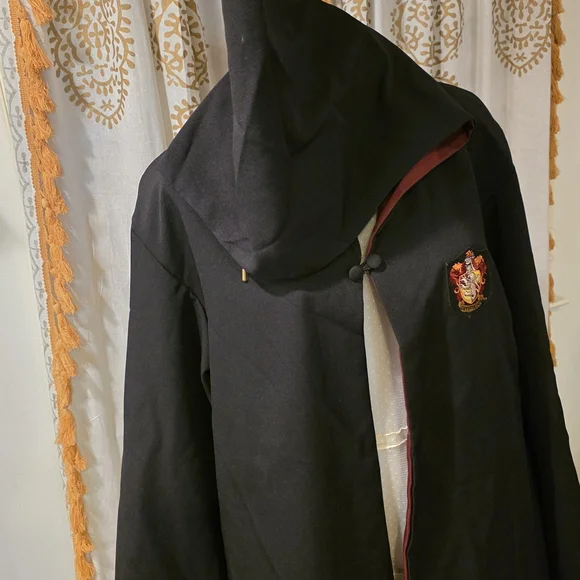 Black Hooded Robe with Red Accents - Picture 7 of 9